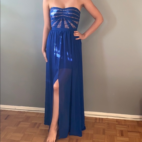 Beautiful long gown - Picture 4 of 8